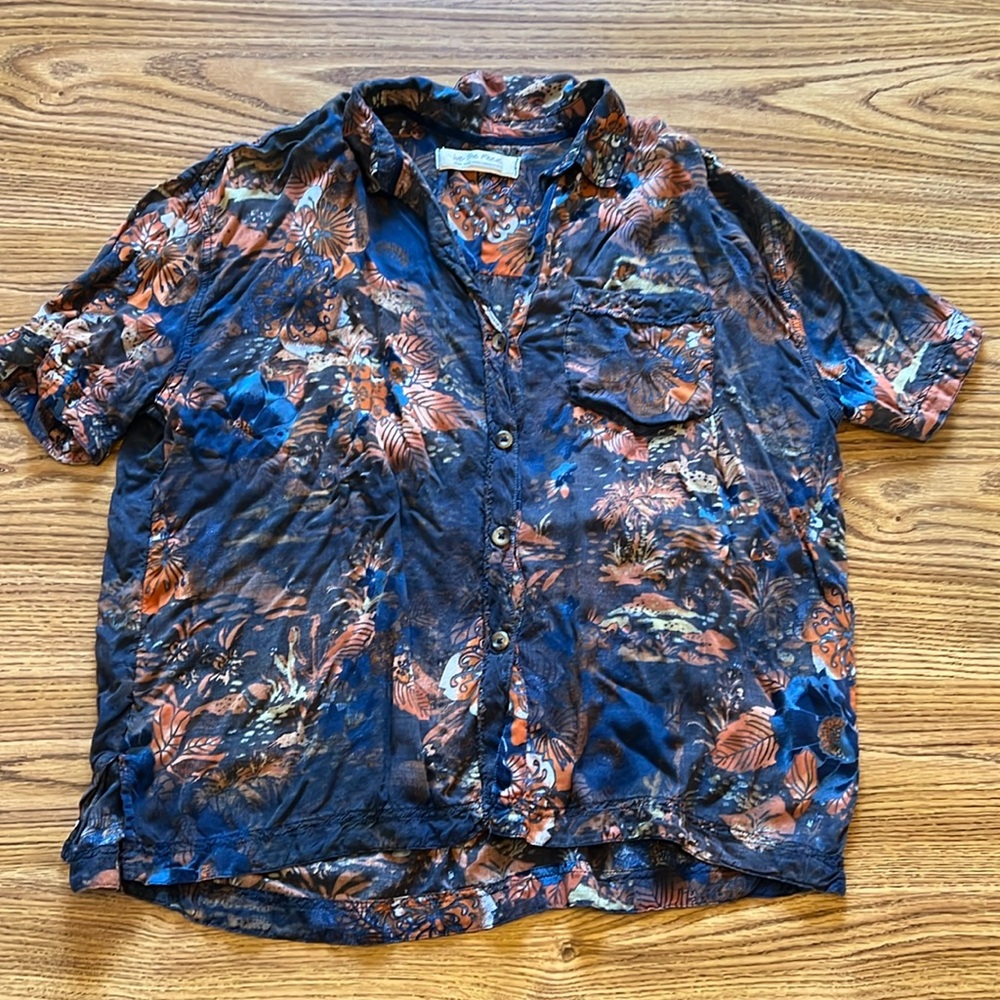 Free People We the Free Navy and Orange Hawaiian Button Down Shirt Size Small